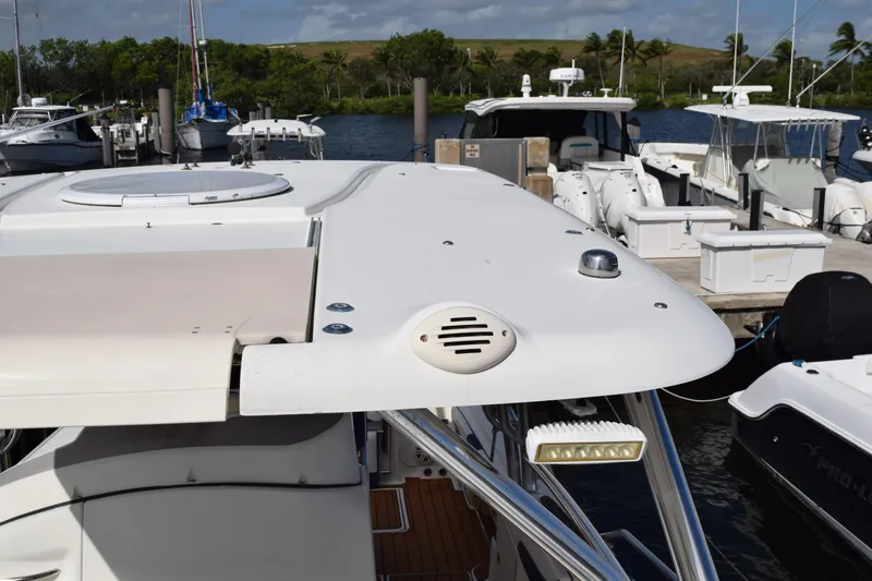Slide: The Image of 2008 Hydra-Sports Vector 3300 VX boat interior with sleek design and stainless steel railing. - 194