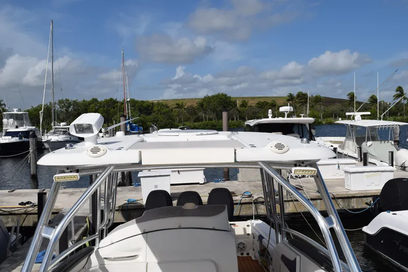 Slide: The Image of 2008 Hydra-Sports Vector 3300 VX boat interior with white and blue seating. - 198