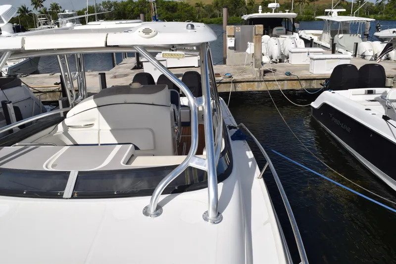 Slide: The Image of Steering wheel and dashboard of 2008 Hydra-Sports Vector 3300 VX boat. - 211