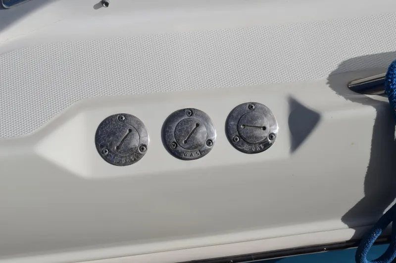 Slide: The Image of 2008 Hydra-Sports Vector 3300 VX boat deck with blue rope and seating. - 26