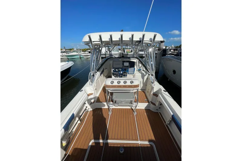 Slide: The Image of 2008 Hydra-Sports Vector 3300 CC boat on clear water under blue sky. - 4