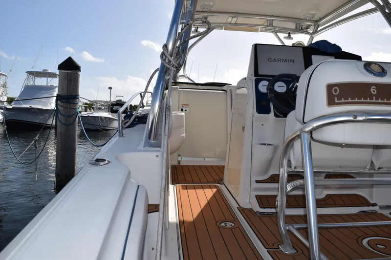 Slide: The Image of Open storage compartment on 2008 Hydra-Sports Vector 3300 VX boat deck. - 68