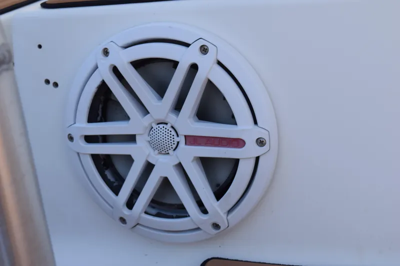 Slide: The Image of 2008 Hydra-Sports Vector 3300 VX boat compartment with latch and cup holder. - 89