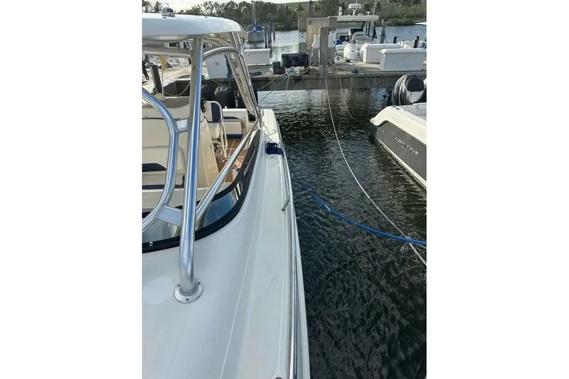 Slide: The Image of 2008 Hydra-Sports Vector 3300 VX boat propeller in water, close-up view. - 9