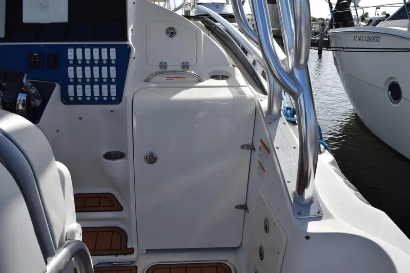 Slide: The Image of 2008 Hydra-Sports Vector 3300 VX boat radio compartment with microphone. - 91