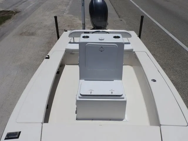 Slide: The Image of Maverick 18 Master Angler 2000 - 11