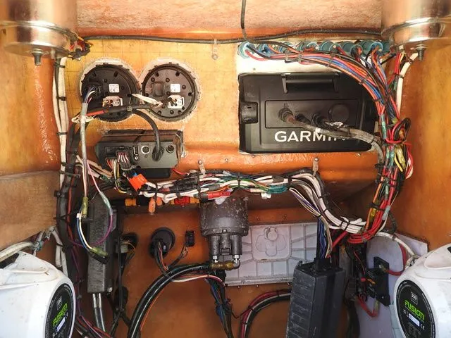 Slide: The Image of Maverick 18 Master Angler 2000 - 17