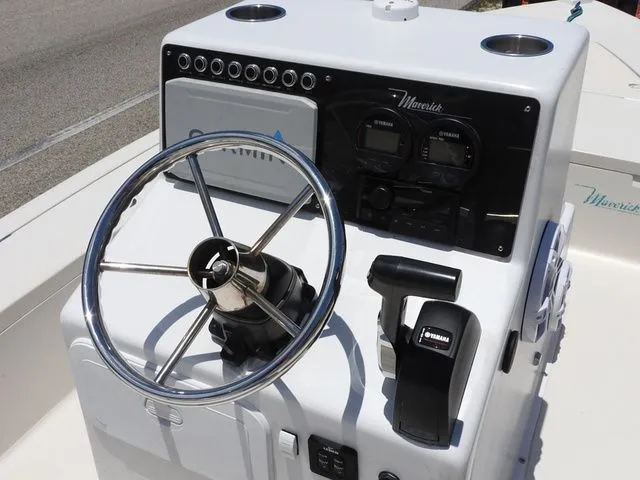 Slide: The Image of Maverick 18 Master Angler 2000 - 7