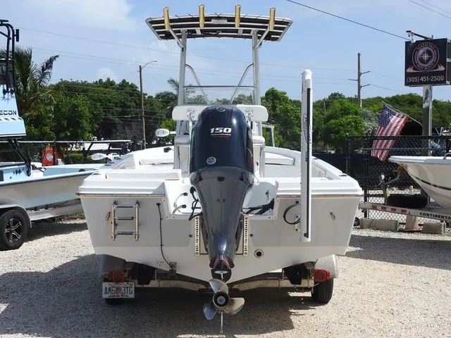 Slide: The Image of Sailfish 2100 Bay Cc 2003 - 6