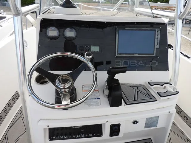 Slide: The Image of Robalo R230 Center Console 2003 - 6