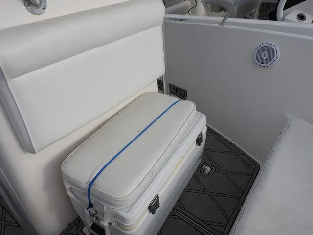 Slide: The Image of Robalo R230 Center Console 2003 - 9
