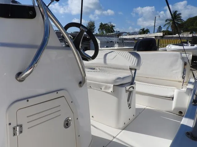 Slide: The Image of Boston Whaler 18 Dauntless 2012 - 14