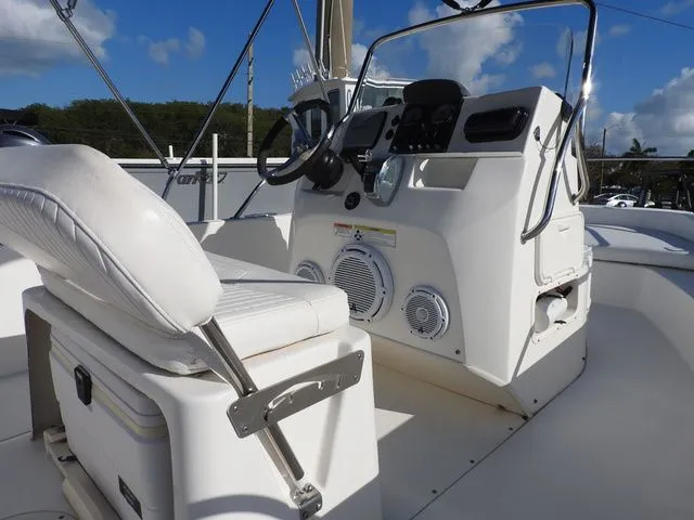 Slide: The Image of Boston Whaler 18 Dauntless 2012 - 9