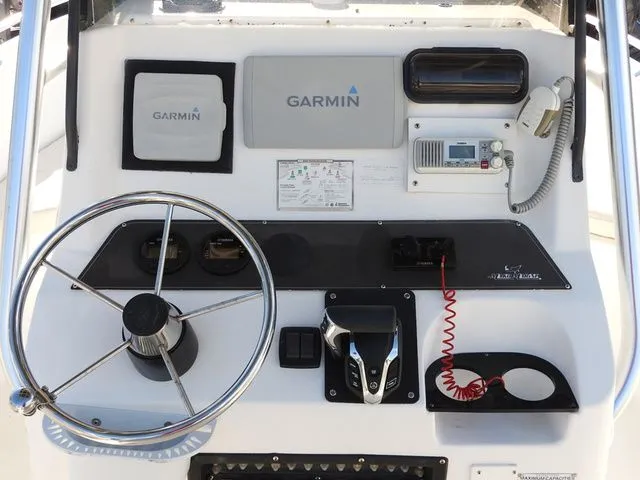 Slide: The Image of Mako 232 Center Console 2000 - 12