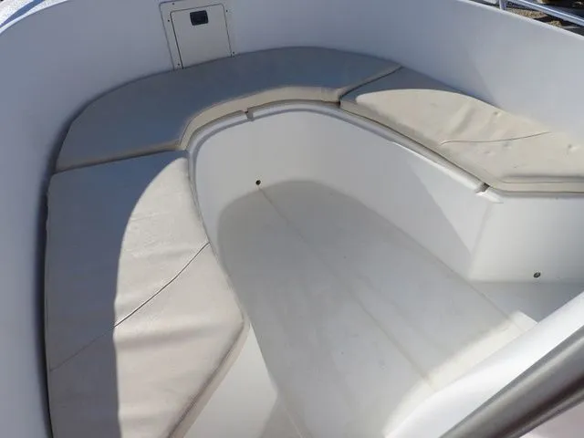 Slide: The Image of Mako 232 Center Console 2000 - 13