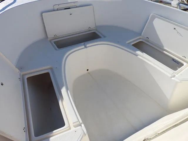 Slide: The Image of Mako 232 Center Console 2000 - 14