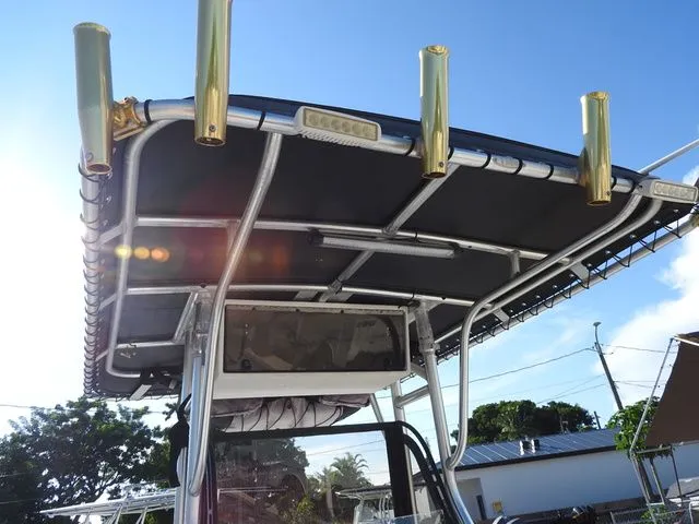 Slide: The Image of Mako 232 Center Console 2000 - 15