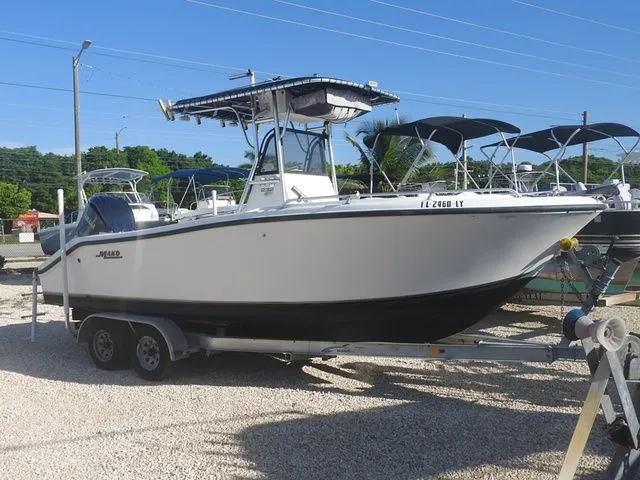 Slide: The Image of Mako 232 Center Console 2000 - 2