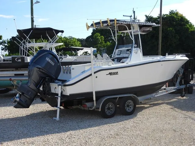 Slide: The Image of Mako 232 Center Console 2000 - 3