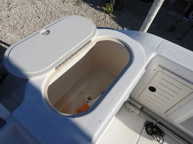 Slide: The Image of Mako 232 Center Console 2000 - 8