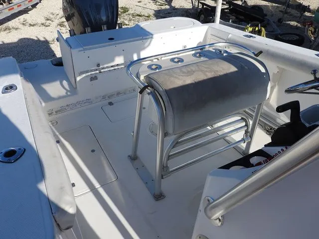 Slide: The Image of Mako 232 Center Console 2000 - 9