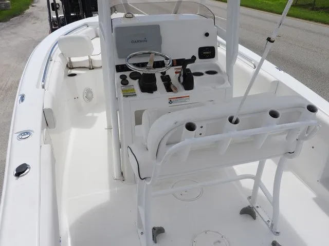 Slide: The Image of Sea Hunt Ultra 225 2015 - 4