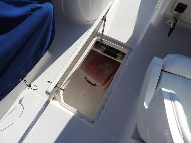 Slide: The Image of Robalo 227DC 2013 - 14