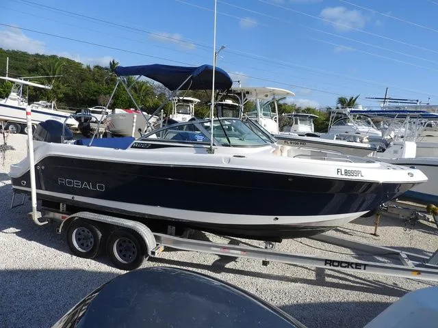 Slide: The Image of Robalo 227DC 2013 - 3