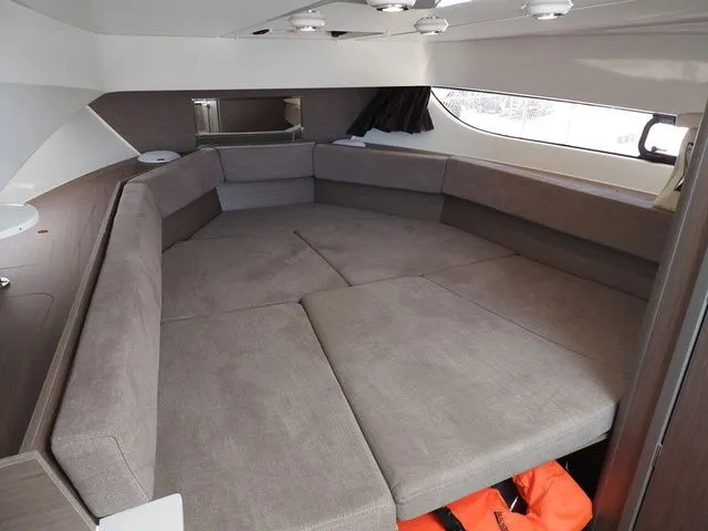 Slide: The Image of Beneteau Flyer 9 SUNdeck 2023 - 18