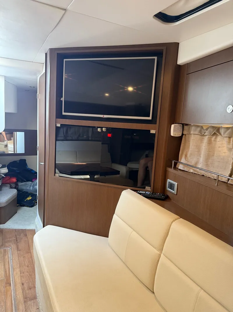 Slide: The Image of Sea Ray Sundancer 350 2015 - 16