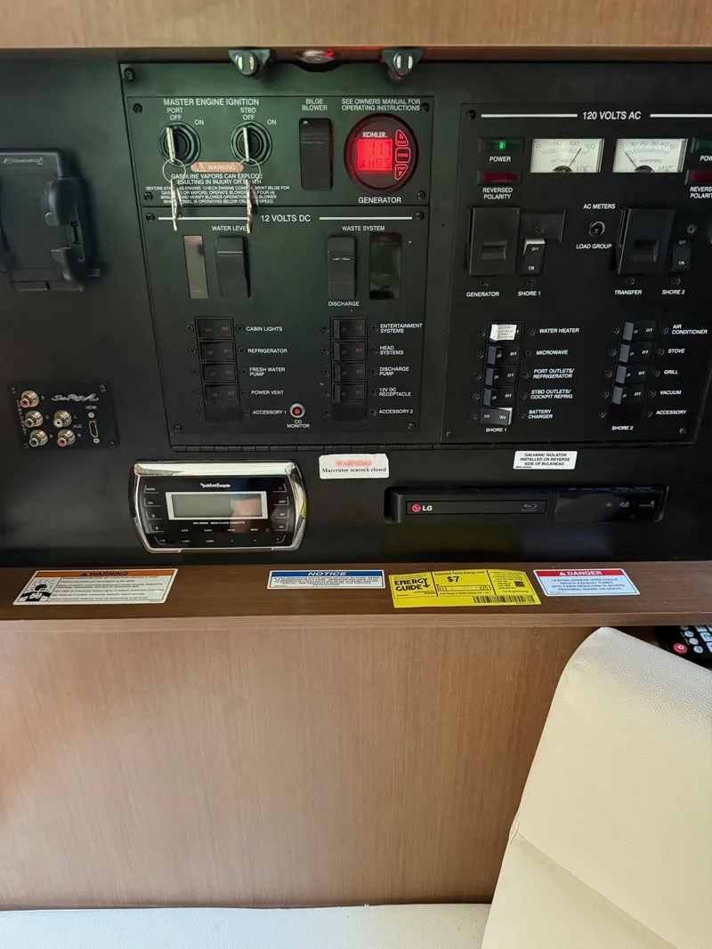 Slide: The Image of Sea Ray Sundancer 350 2015 - 19