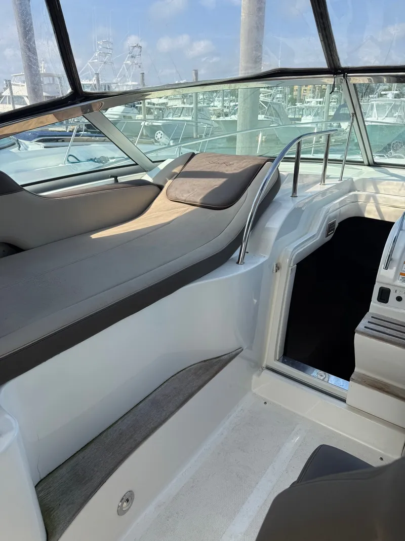 Slide: The Image of Sea Ray Sundancer 350 2015 - 3
