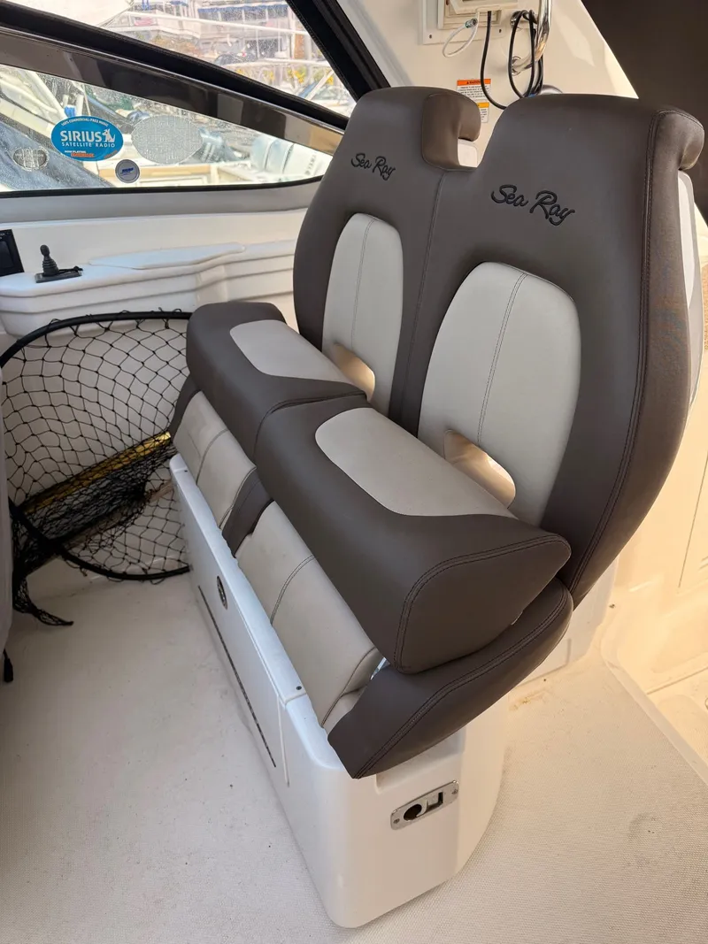 Slide: The Image of Sea Ray Sundancer 350 2015 - 5