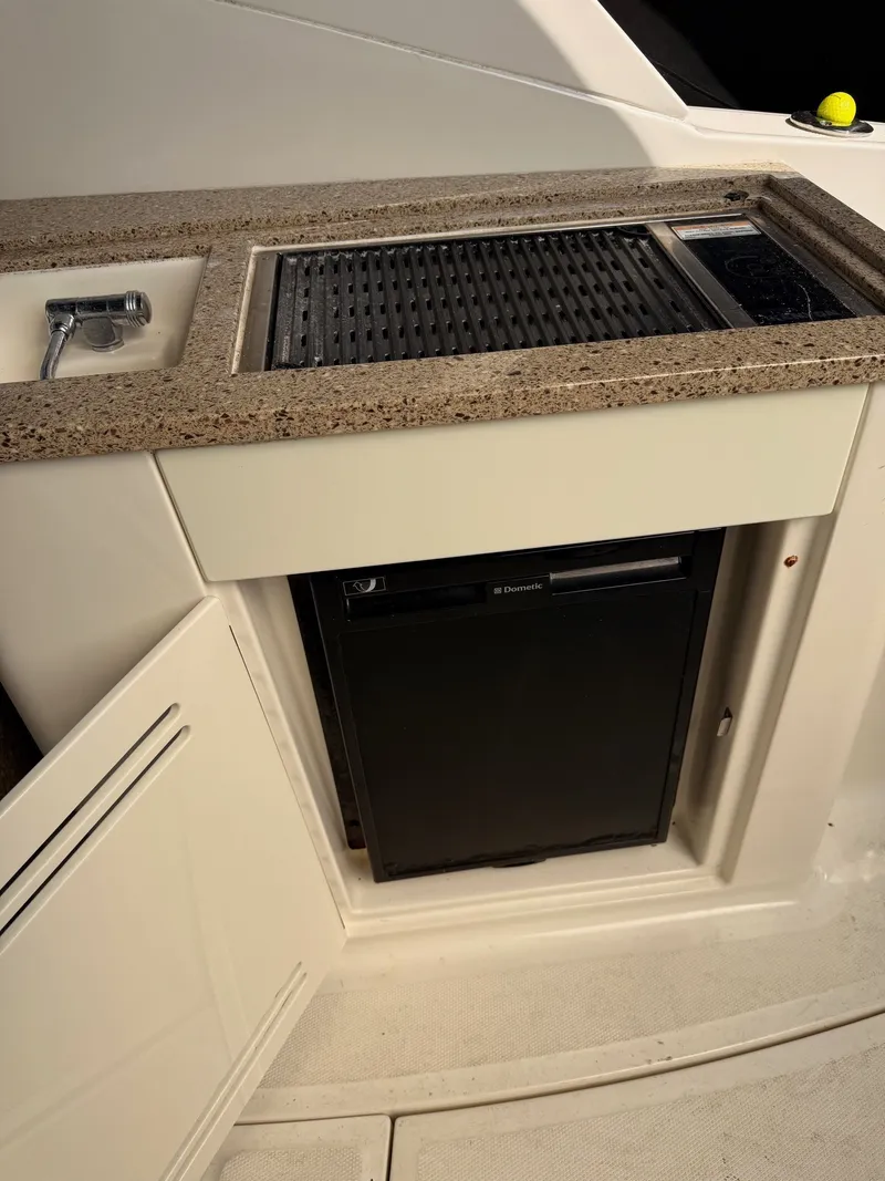 Slide: The Image of Sea Ray Sundancer 350 2015 - 8