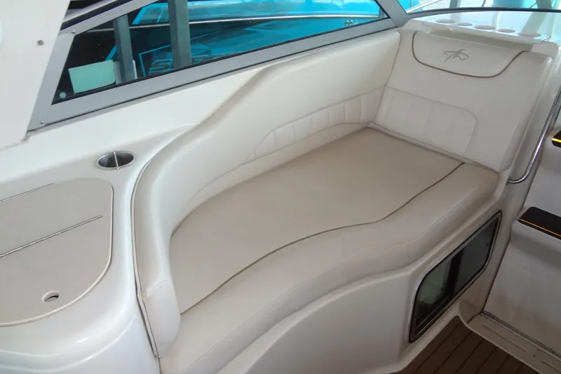 Slide: The Image of Luxurious seating area on a 2000 Monterey 302 Cruiser boat with beige upholstery. - 16