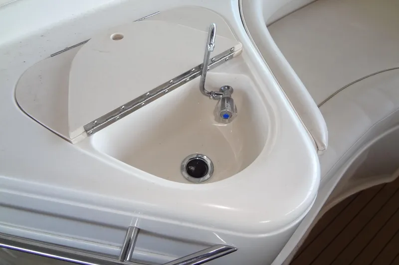 Slide: The Image of Small sink on 2000 Monterey 302 Cruiser boat with chrome faucet and cover. - 27