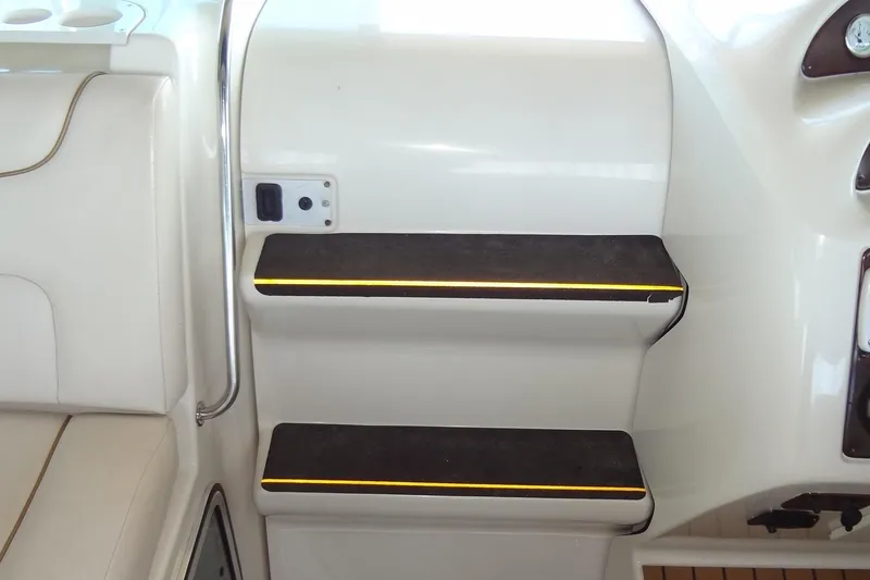 Slide: The Image of Staircase on 2000 Monterey 302 Cruiser boat with non-slip steps and handrail. - 32