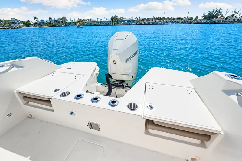 Slide: The Image of Boston Whaler 210 Vantage 2026 - 25