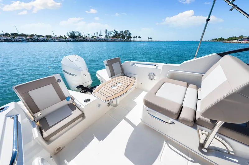 Slide: The Image of Boston Whaler 210 Vantage 2026 - 27
