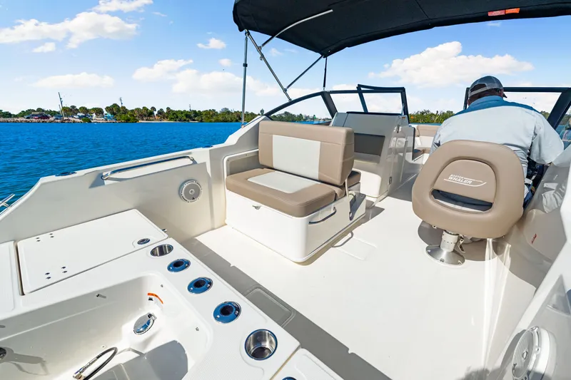 Slide: The Image of Boston Whaler 210 Vantage 2026 - 31