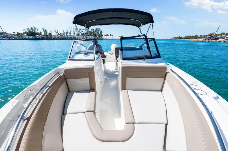 Slide: The Image of Boston Whaler 210 Vantage 2026 - 40