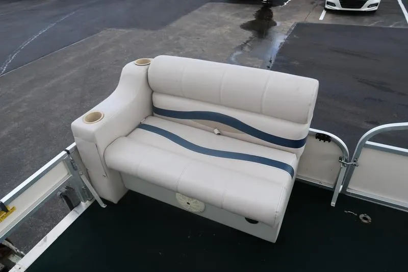 Slide: The Image of 1999 Starcraft Starfish 180 boat seat with cup holders, beige upholstery, and blue accent stripe. - 10