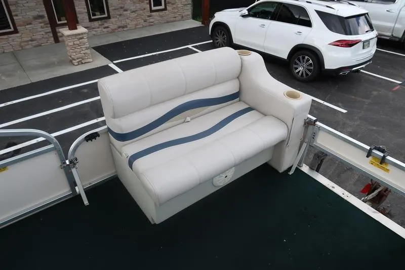 Slide: The Image of 1999 Starcraft Starfish 180 boat seat with cup holders, parked in a lot. - 14