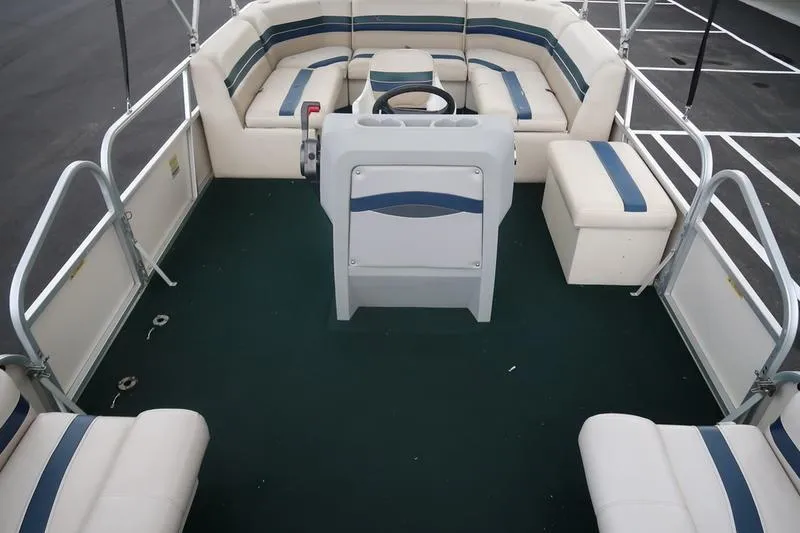 Slide: The Image of 1999 Starcraft Starfish 180 boat interior with seating and steering console. - 15