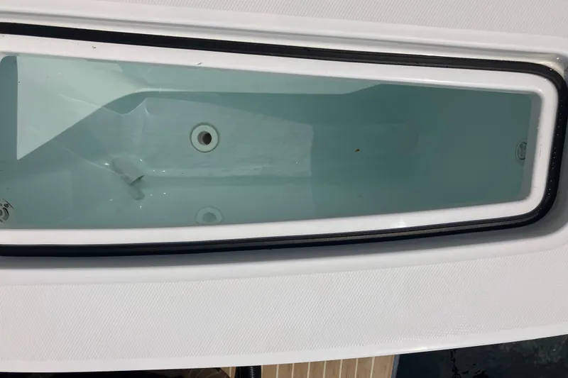 Slide: The Image of Livewell on 2020 Regulator 31 boat, filled with water. - 7