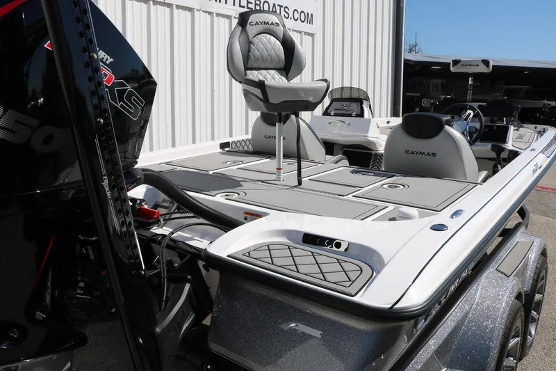 Slide: The Image of 2025 Caymas CX 21 PRO boat with sleek design and advanced seating features. - 12