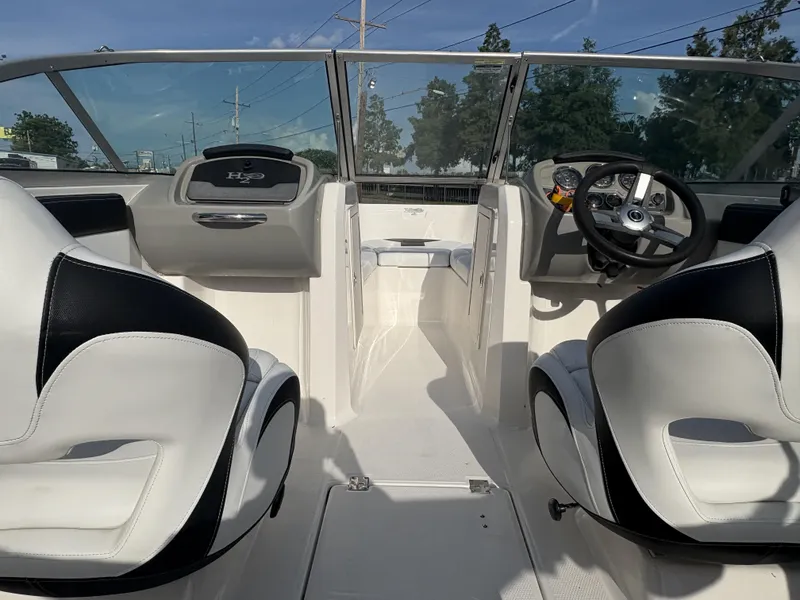 Slide: The Image of Chaparral 19 H2O Sport 2017 - 9