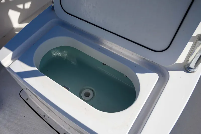 Slide: The Image of Livewell on a 2016 Edgewater 188CC boat, open lid, filled with water. - 10