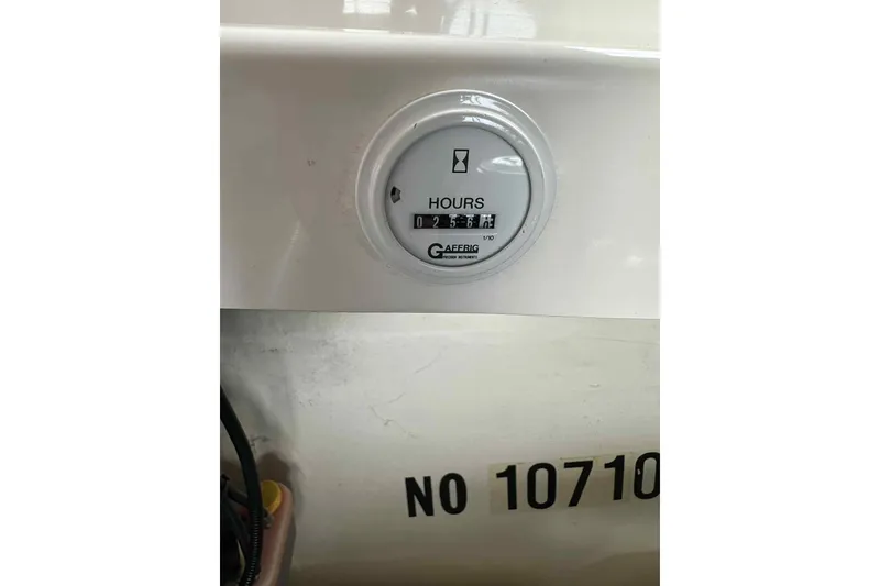 Slide: The Image of Hour meter on 1997 Fountain 29 Fever boat, displaying usage hours. - 28