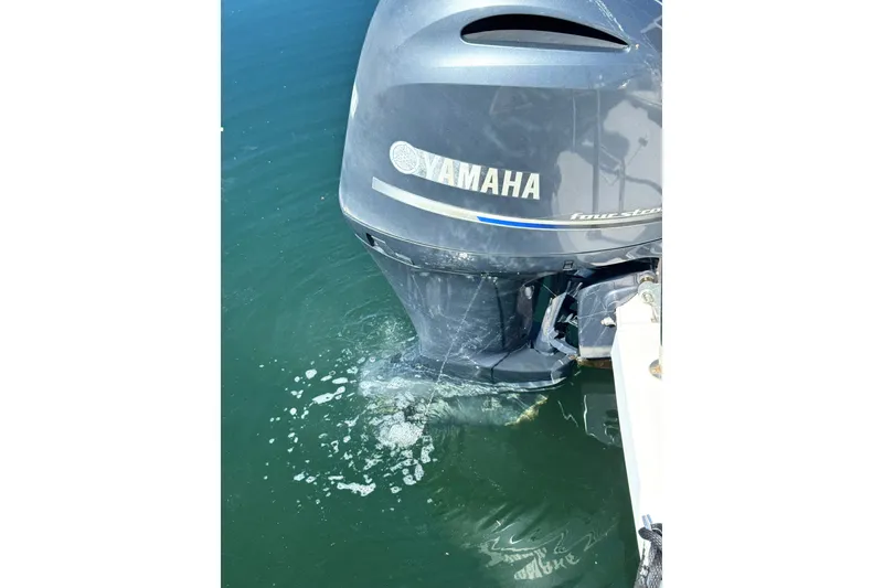 Slide: The Image of Yamaha outboard motor on 2019 Ranger Tugs R-23, water splashing. - 14
